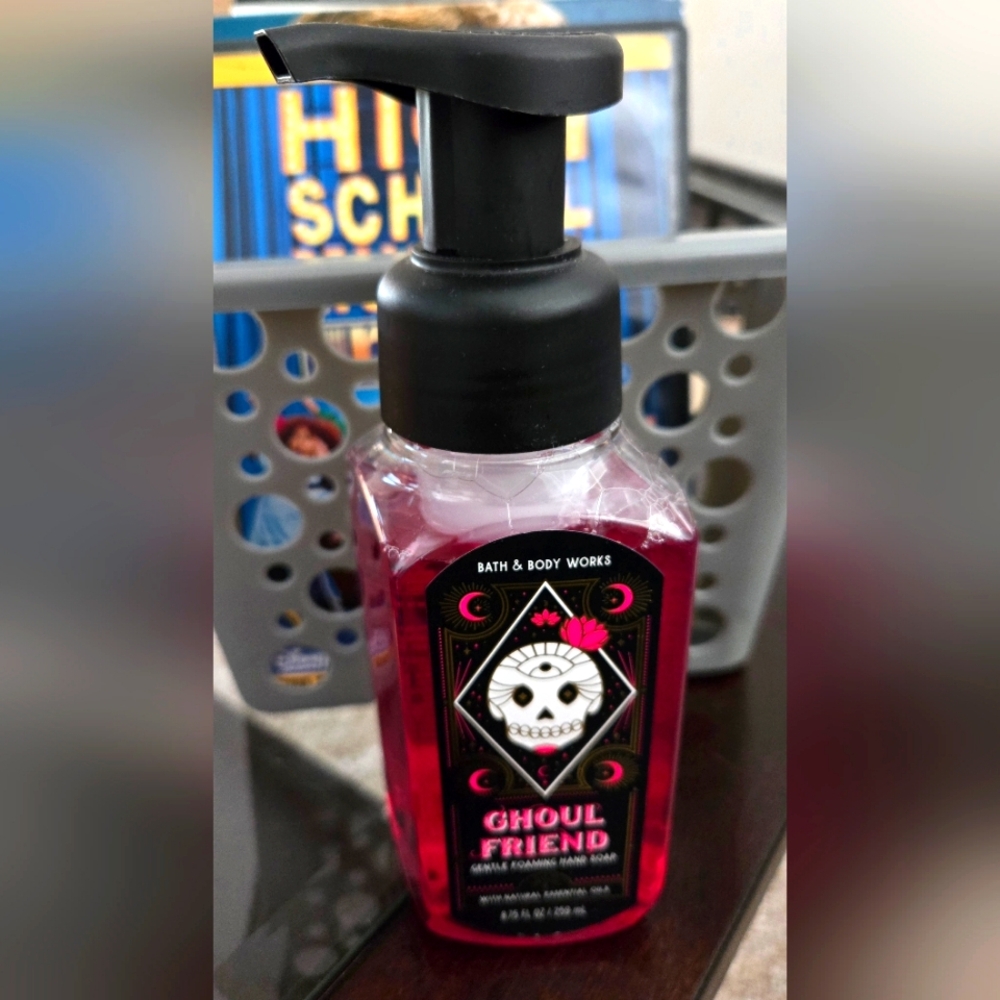 Ghoul Friend Foaming Handsoap Bath & Body 🧼